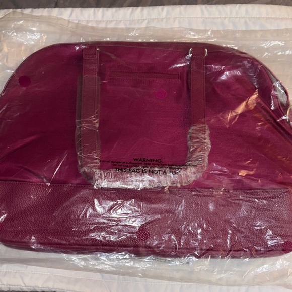 Thirty-One All Weekend Tote Crushed Berry - Picture 1 of 6
